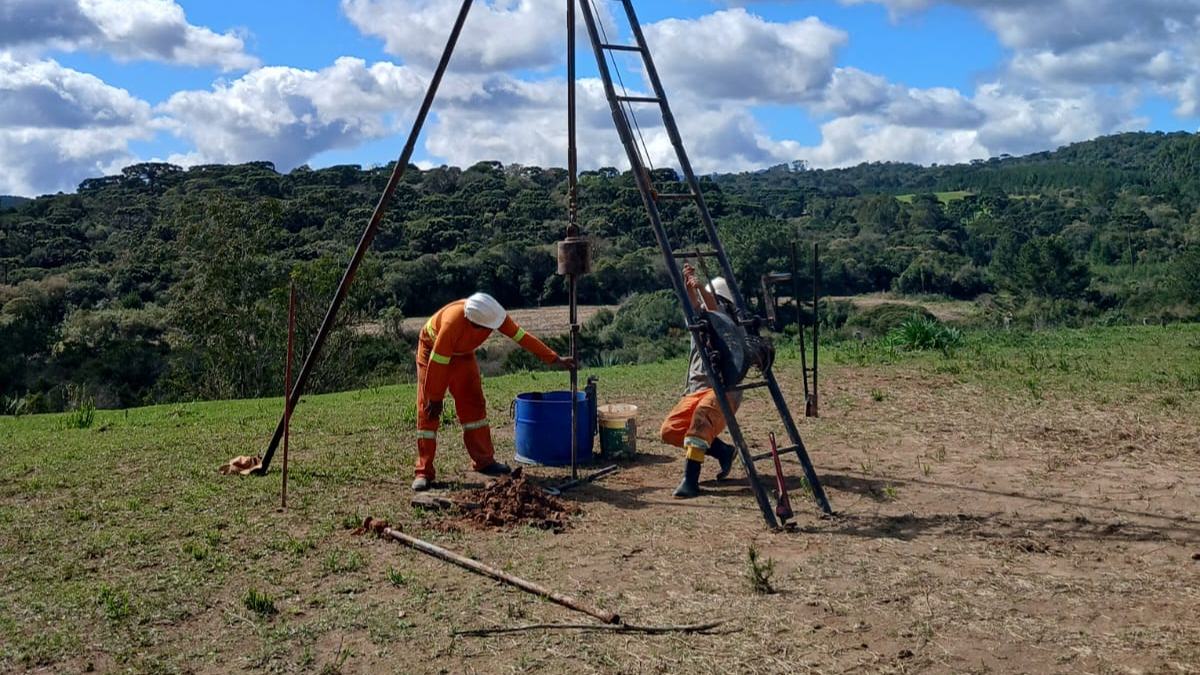 Sondagem SPT em campo — NEV Geotecnia